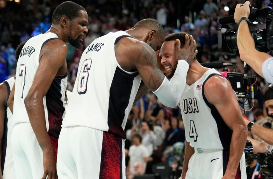 Team USA's LeBron James and Steph Curry