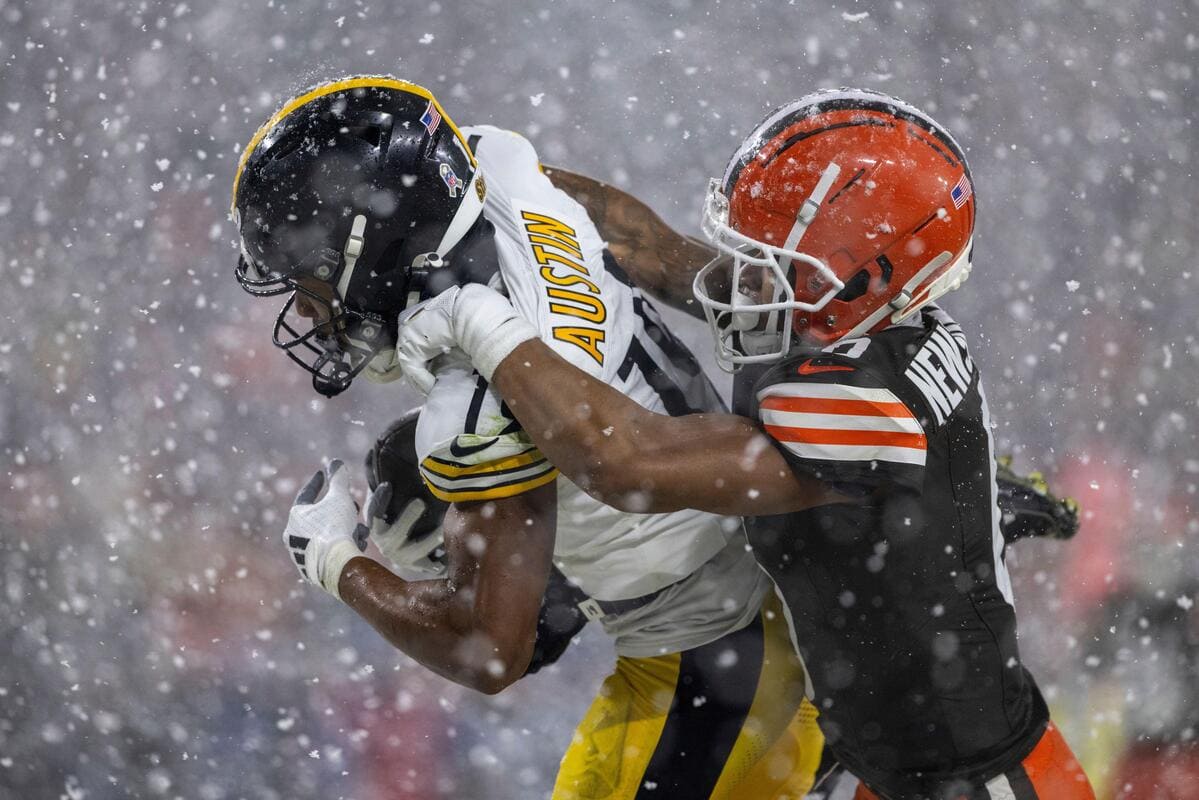 Steelers v Browns