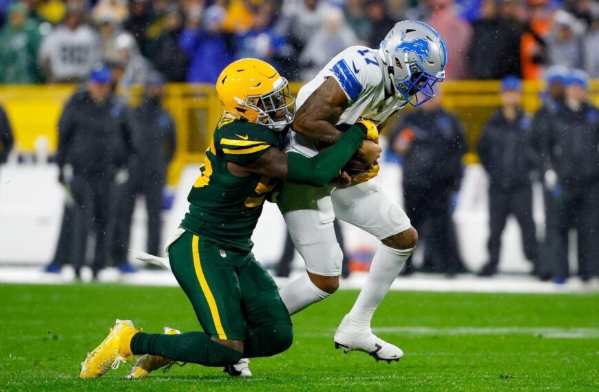 Green Bay Packers linebacker Edgerrin Cooper tackles a member of the Detroit Lions.