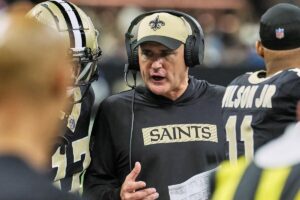 New Orleans Saints interim head coach Darren Rizzi talking to players.