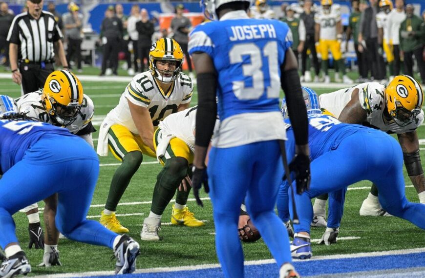 Jordan Love standing under center in Detroit's red zone.