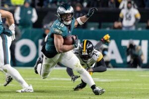 Philadelphia Eagles running back Saquon Barkley avoids a tackle from a Pittsburgh Steelers defender.