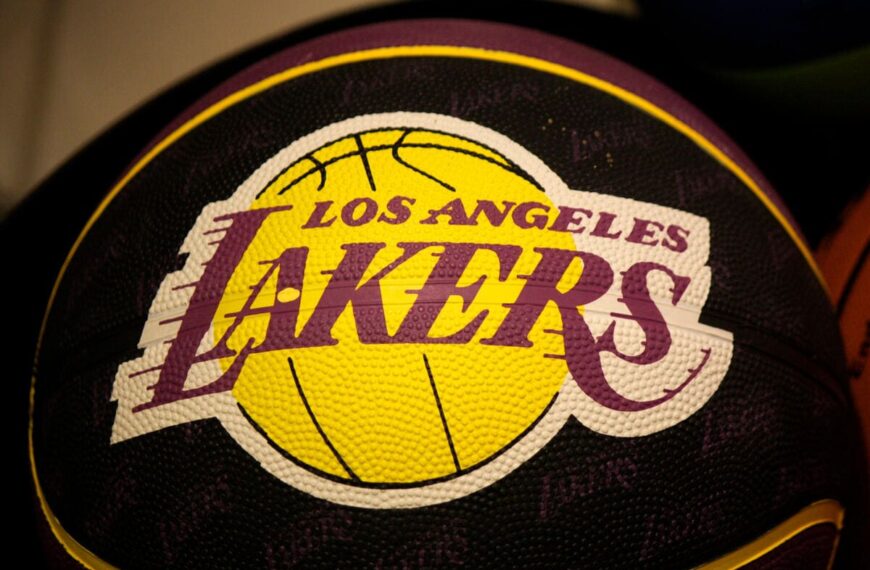 Sacramento Kings vs LA Lakers: How to stream and receive the best betting offers