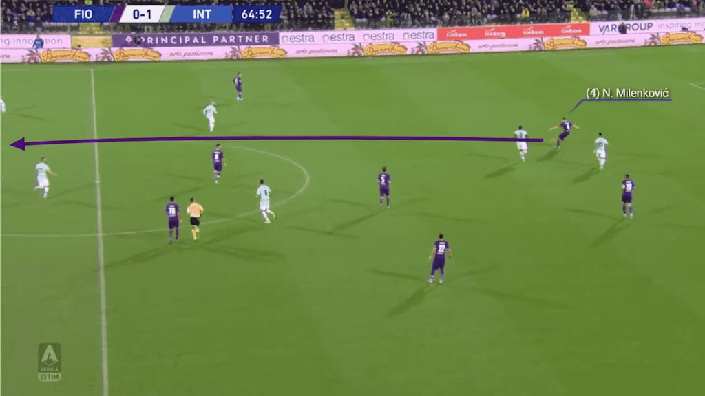 Fiorentina's Milenkovic fires the ball into the striker. A pass type used to beat the midfield press.