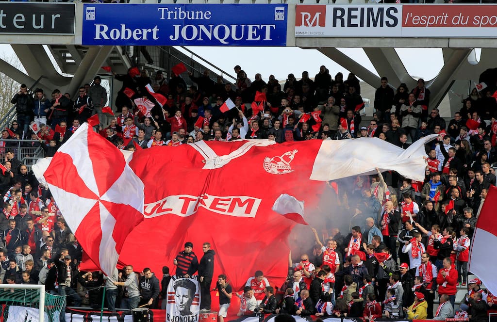 Stade de Reims' supporters cheer their team during their French Ligue 1 soccer match against Olympique Lyon at Auguste Delaune Stadium in Reims April 7, 2013. REUTERS/Gonzalo Fuentes (FRANCE - Tags: SPORT SOCCER) - Image ID: 2CWMM8J
