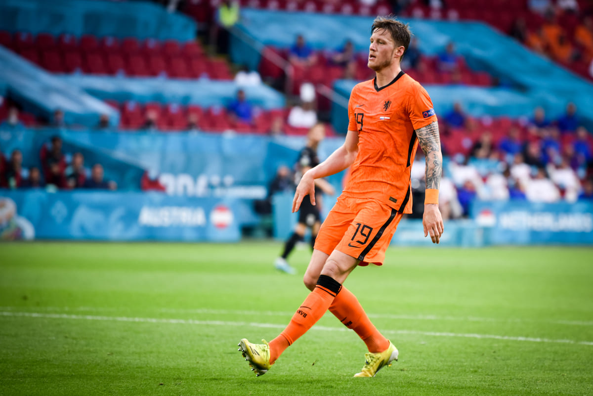 Poland 1-2 Netherlands: Weghorst rescues profligate Dutch
