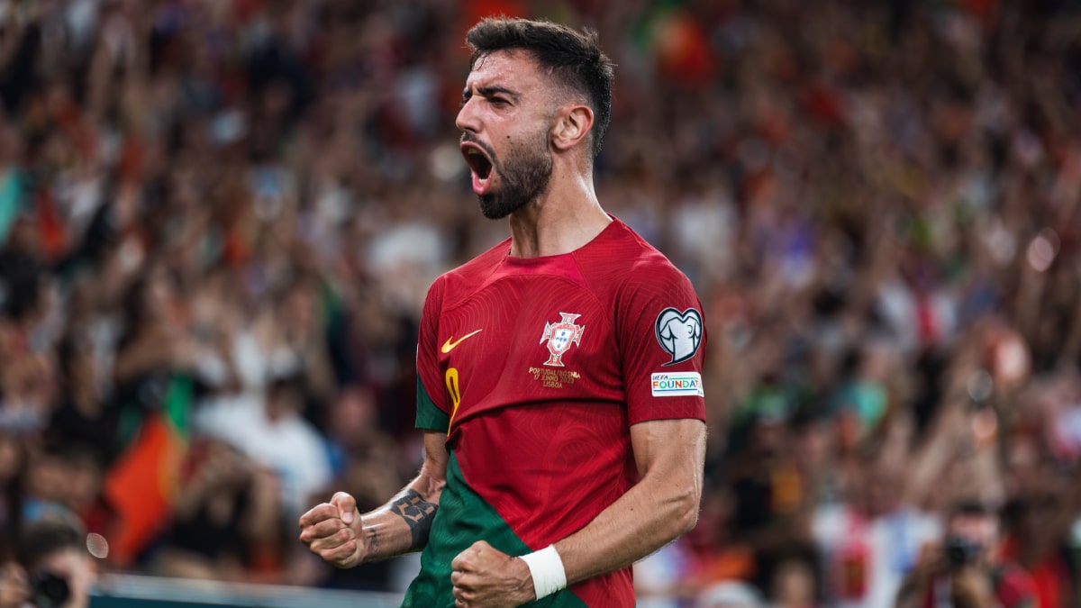 Bruno Fernandes playing football for Portugal