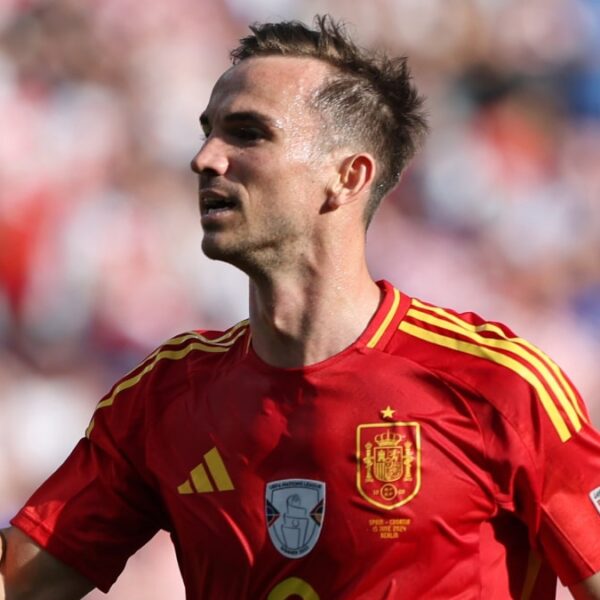 Fabian Ruiz playing football for Spain