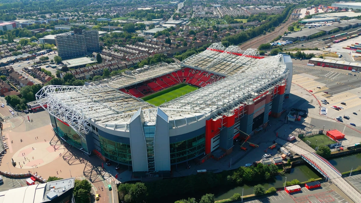 Manchester United leaning towards leaving Old Trafford and building new 100,000 capacity stadium