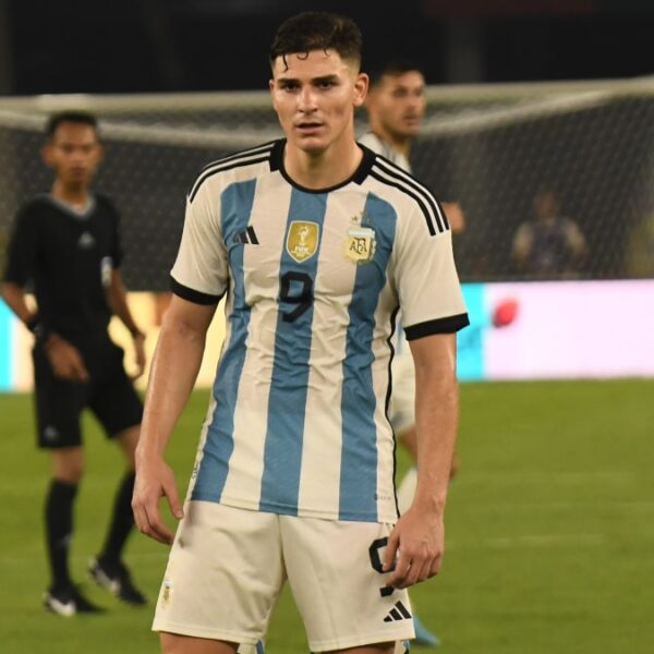 Julian Alvarez playing football for Argentina