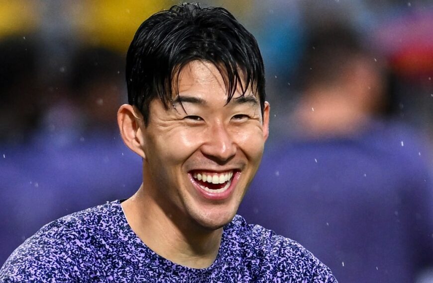 Heung-min Son playing football for Tottenham