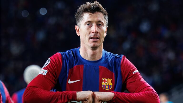 Valencia vs Barcelona: Lewandowski goals turn La Liga match around