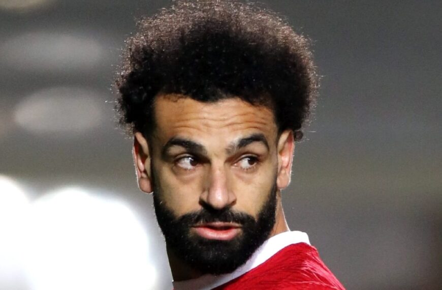 Mohamed Salah playing football for Liverpool