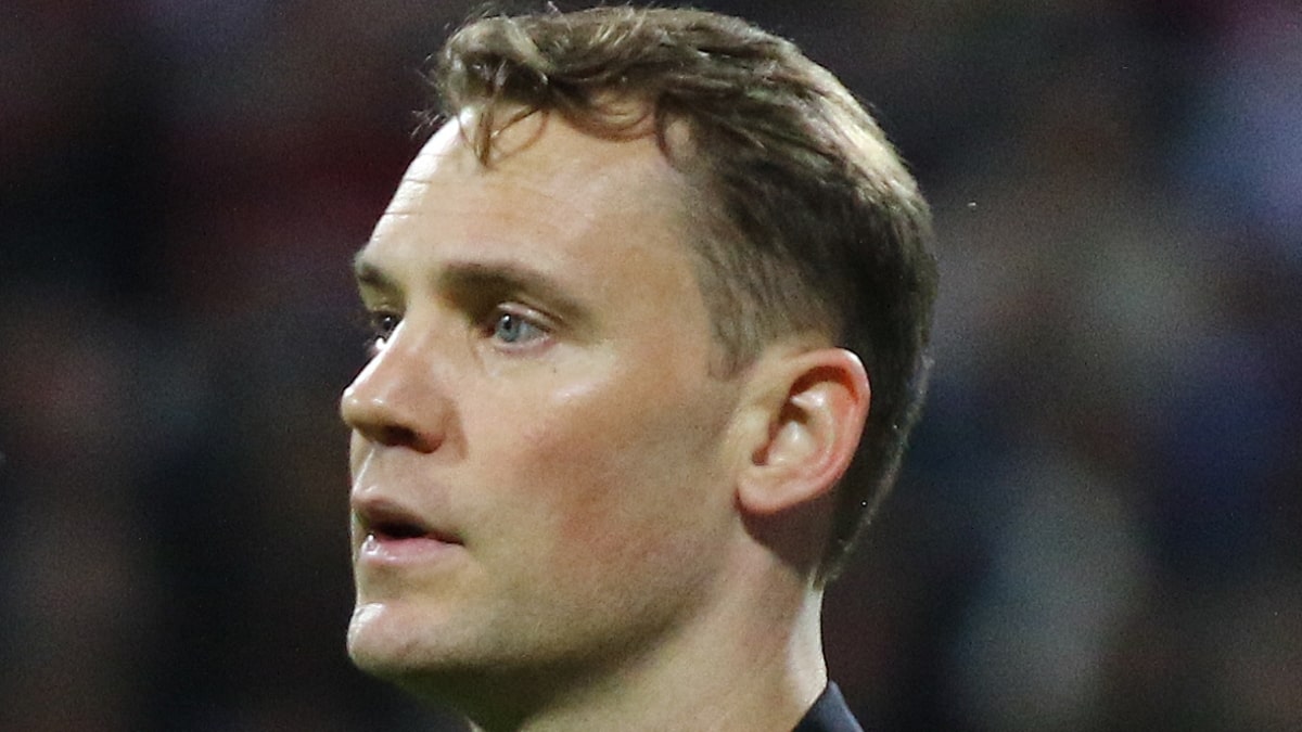 Neuer sees red for first time in career in DFB Cup