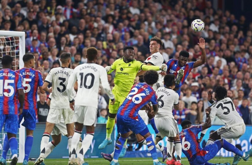 Crystal Palace 0-0 Manchester United: Red Devils hit woodwork three times in goalless draw