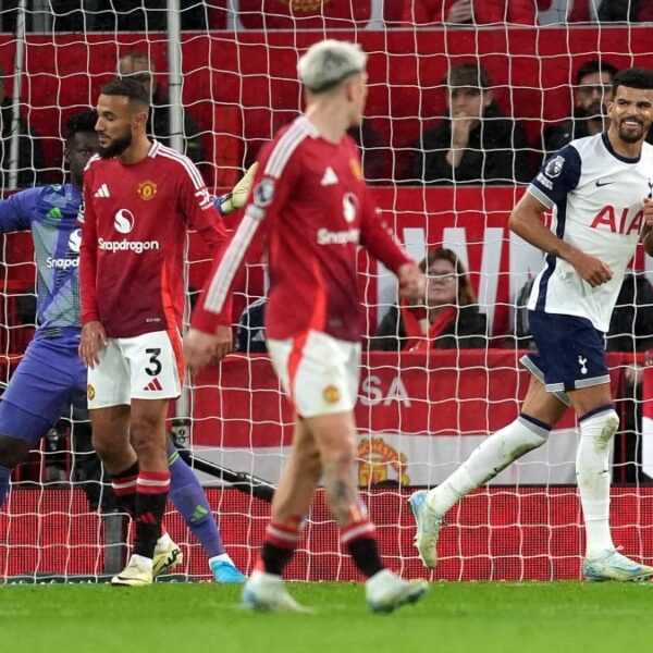 Manchester United 0-3 Tottenham: Fernandes sees red as Spurs run riot