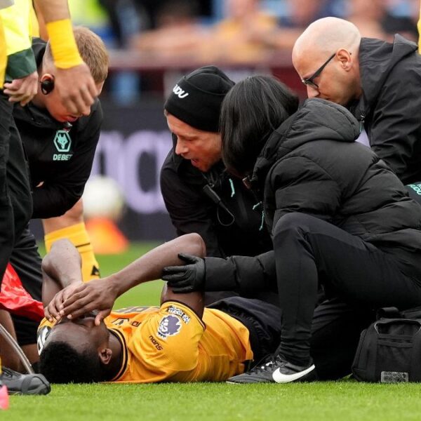 Wolves defender Yerson Mosquera to miss rest of the season with serious knee injury