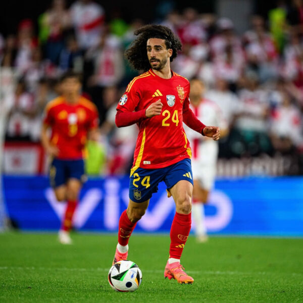 Cucurella calls for stability at Chelsea and points at Spain as the example to follow