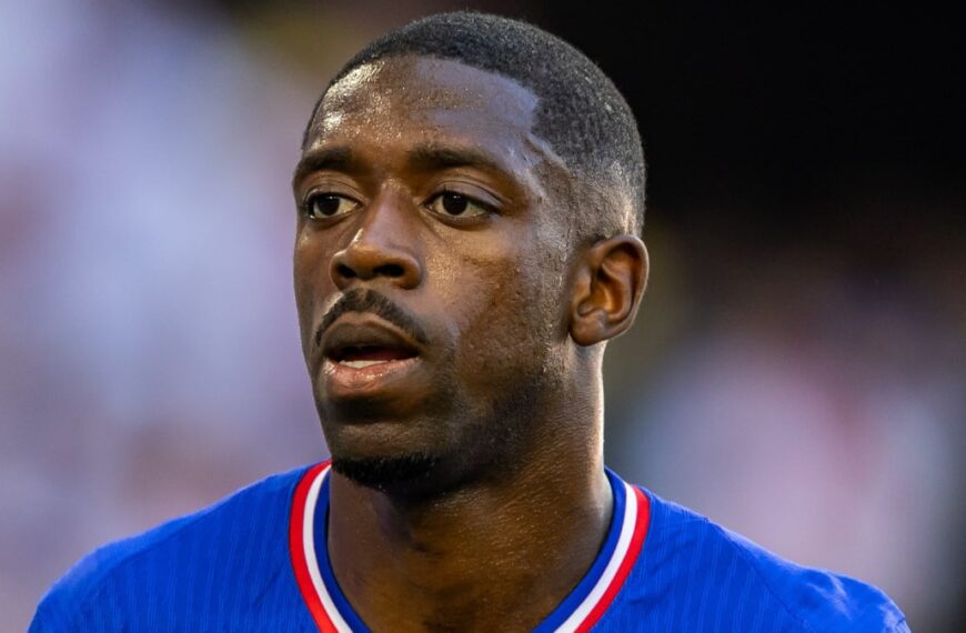 Ousmane Dembele playing football for France