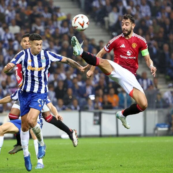 Manchester United: Ten Hag defends Fernandes after second red card and insists captain does not lack discipline