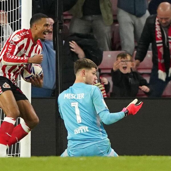 Meslier blunder costs Leeds at Sunderland