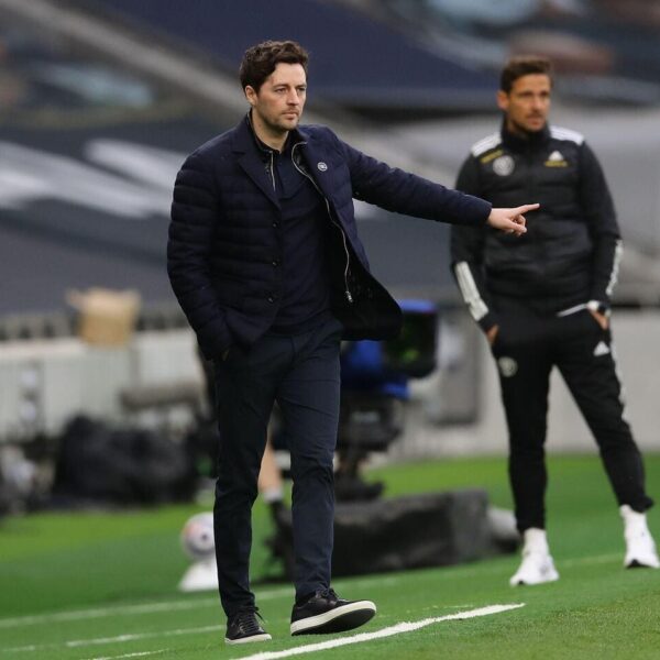 Tottenham coach Mason to stay at Premier League club