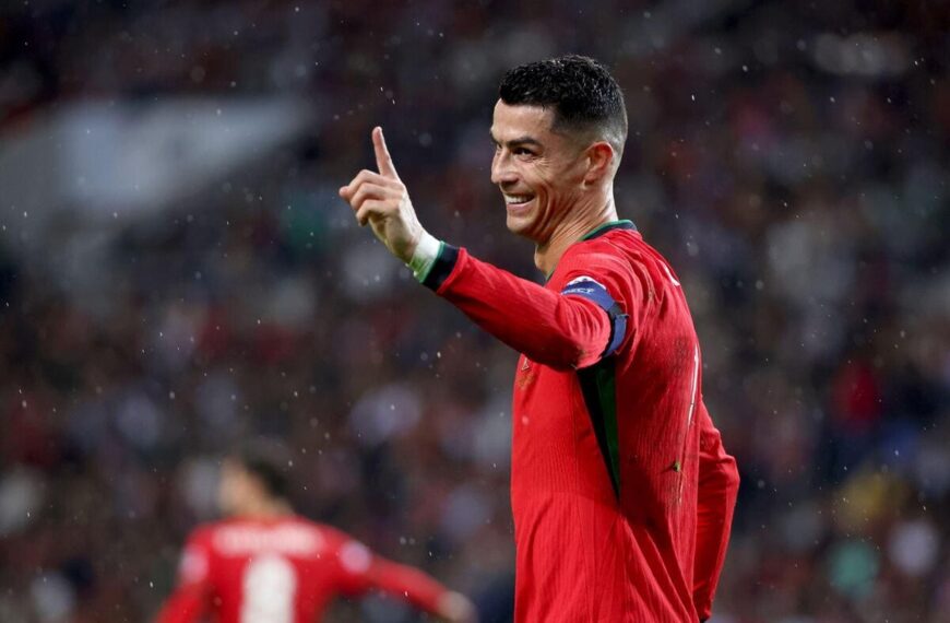 Cristiano Ronaldo scores overhead kick as Portugal thrash Poland