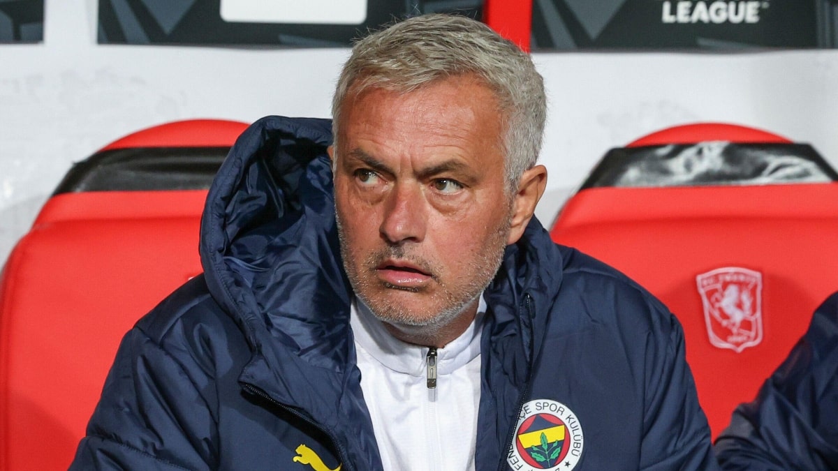 Mourinho opens up selection crisis to Turkish TV experts