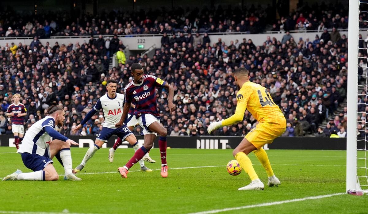 Tottenham 1-2 Newcastle: Magpies make it five straight league wins as Spurs misery continues