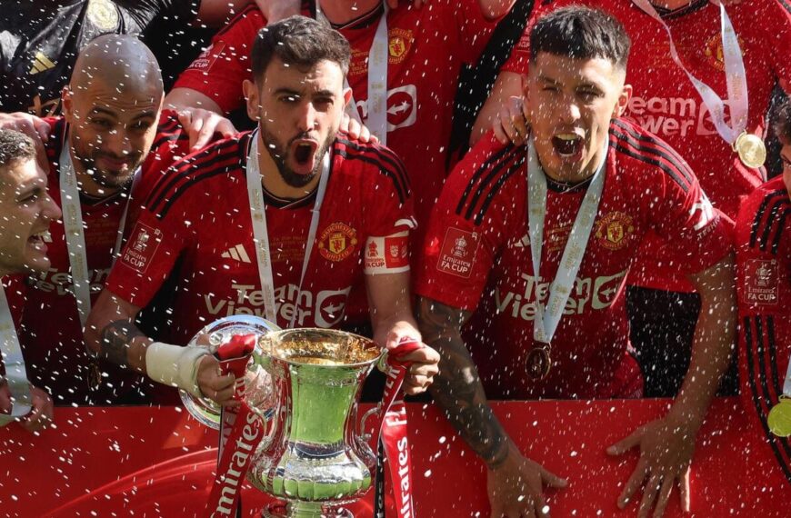 Manchester United win the FA Cup